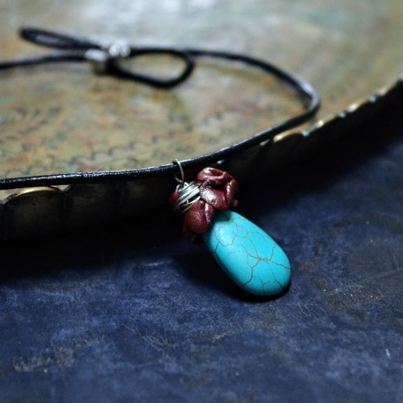 Teal Howlite Pendant Necklace with Sculpted Clay Flower Details - Picture 2 of 8